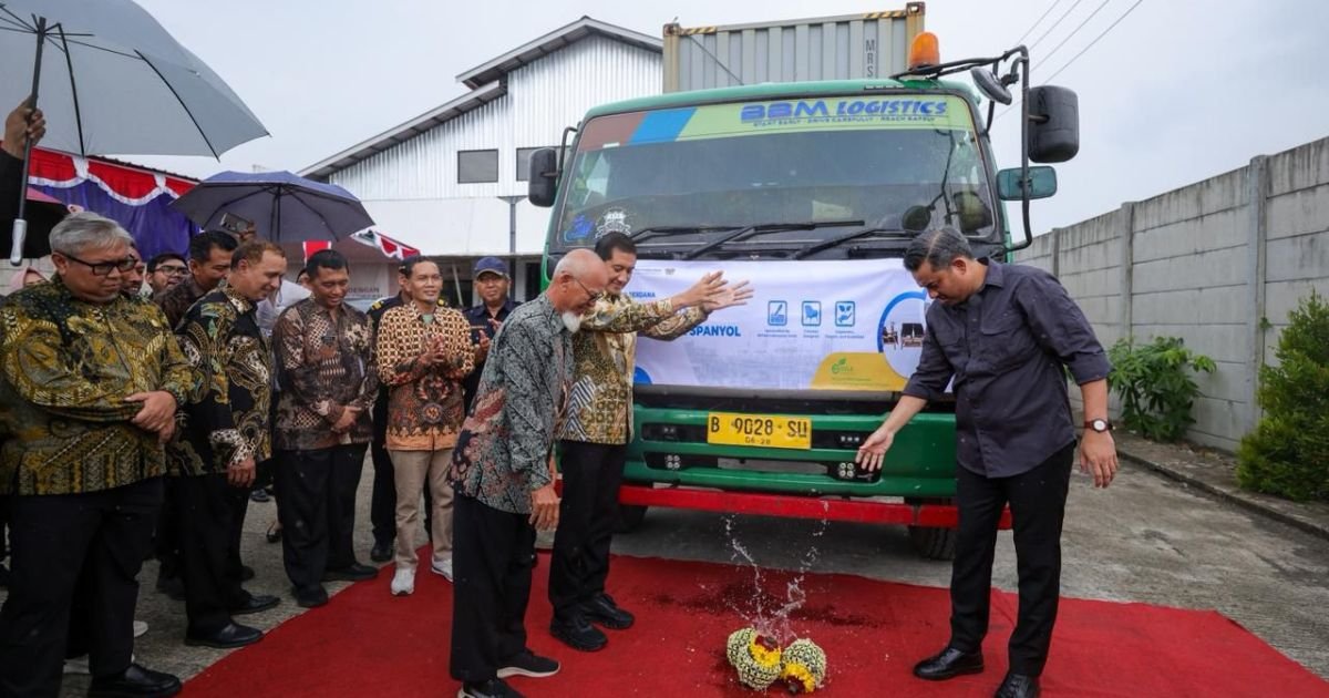 ekspor satu kontainer 40 feet berisi produk furnitur rotan senilai 12.612 dolar AS karya Koperasi Trangsan Manunggal Jaya menuju Spanyol.