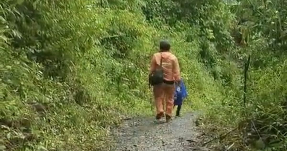 Tim Medis Puskesmas Simpenan Siaga di Pengungsian Kawung Luwuk