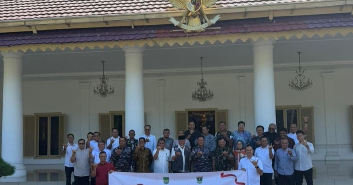 Pemkot Batam bersama TNI AL Berikan Donasi Bencana Alam Kepada Pemprov Sumbar.