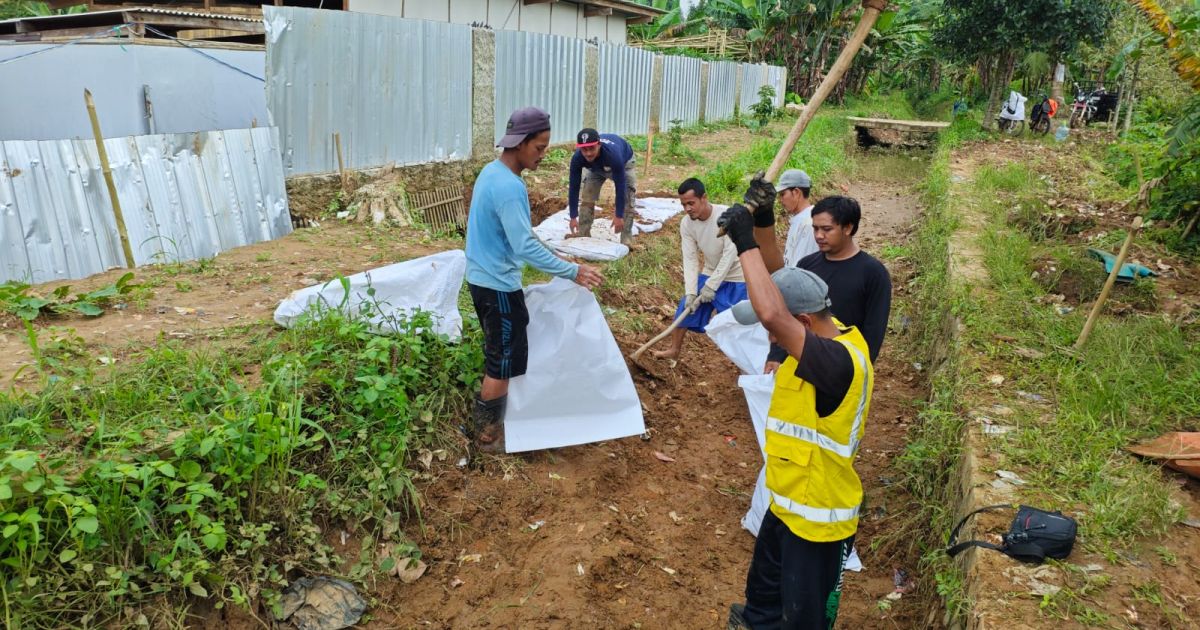 Meski Diguyur Hujan, UPTD Infrastruktur Irigasi Kelas A Wilayah V Tetap Sigap Tangani Darurat di Jasinga