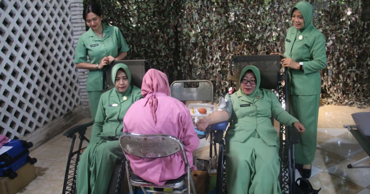 Persit Brigif 16 Gelar Donor Darah Sambut HUT ke-80, 105 Kantong Darah Terkumpul