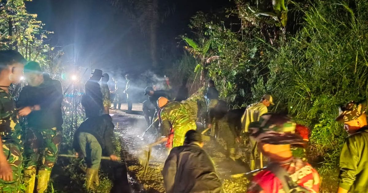 Satgas TMMD Ke-127 Kebut Pengecoran Jalan di Rancabali, 90 Meter Rampung dalam Semalam