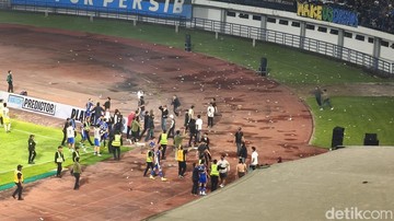 Sanksi Tegas! Manajemen Persib Resmi Segel Tribun Selatan GBLA Pasca Kericuhan