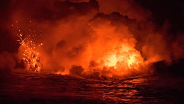Letusan gunung api di dalam laut (Foto: Shangwei Fang via Poplar Mechanics)