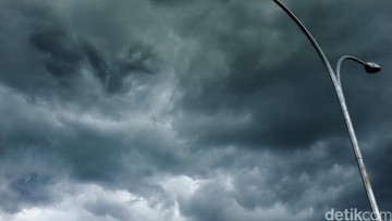 Ilustrasi awan hitam (Dikhy Sasra)