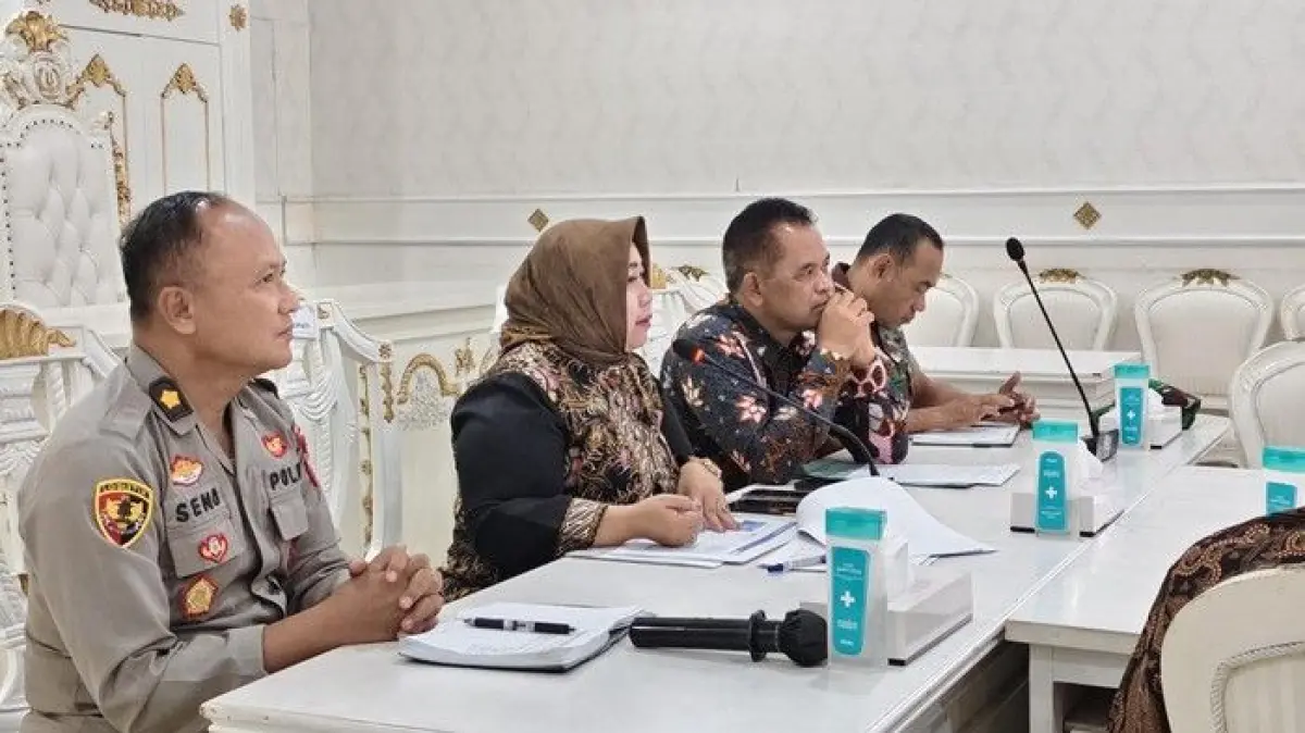 Lisdyarita saat memimpin rapat di Ponorogo/Foto: Istimewa