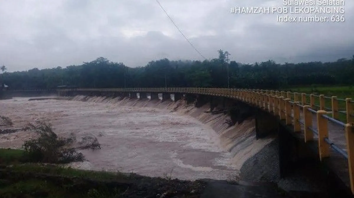 Status Waspada! Debit Air Bendung Lekopancing Maros Mulai Melampaui Mercu