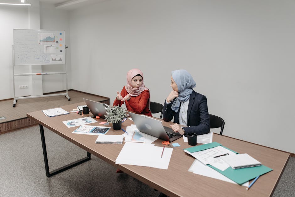 Darurat Adab Digital: Mengapa Perbedaan Pandangan Kini Berujung Vonis Sesat?