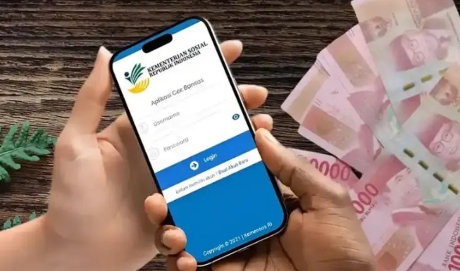 Cuma Modal HP, Intip Daftar Penerima Bansos PKH Kemensos Terbaru di Sini!