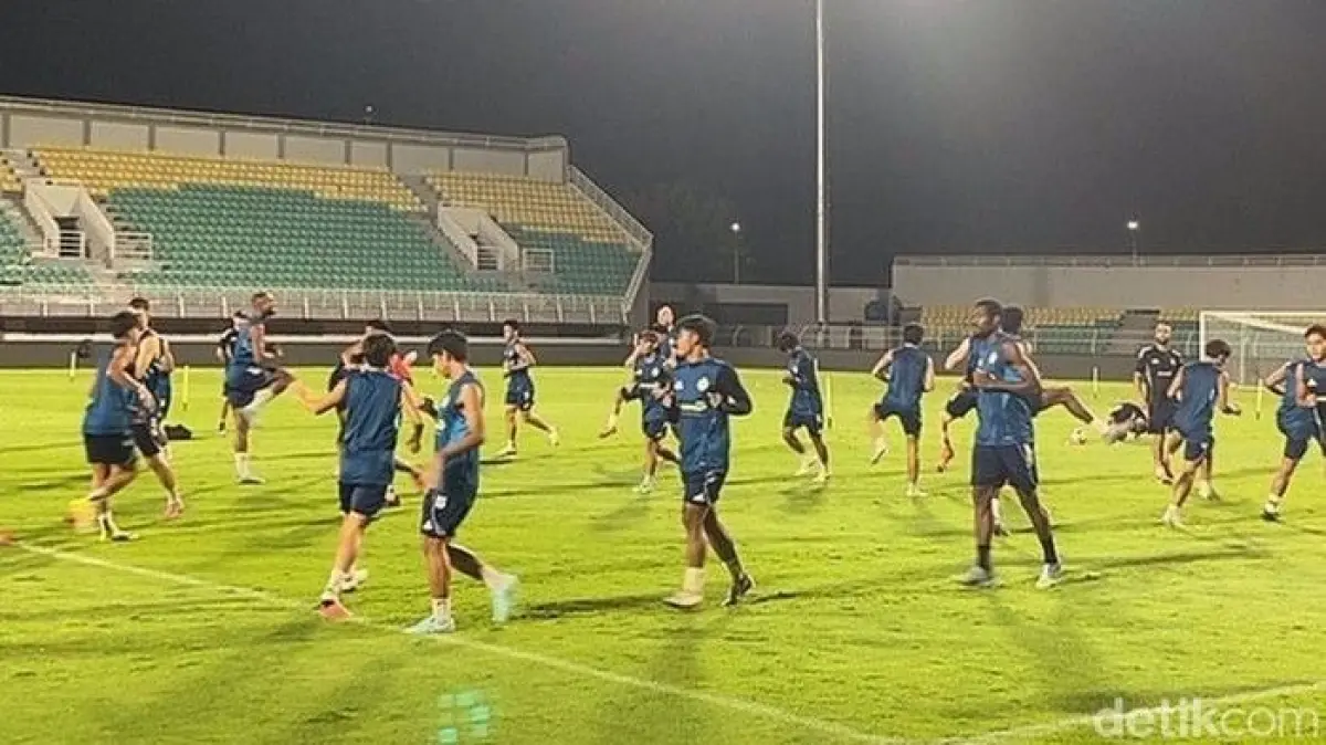 Foto: 28 pemain PSM Makassar latihan di Stadion Gelora BJ Habibie jelang lawan Persita Tangerang. (Ardiansyah/detikSulsel)