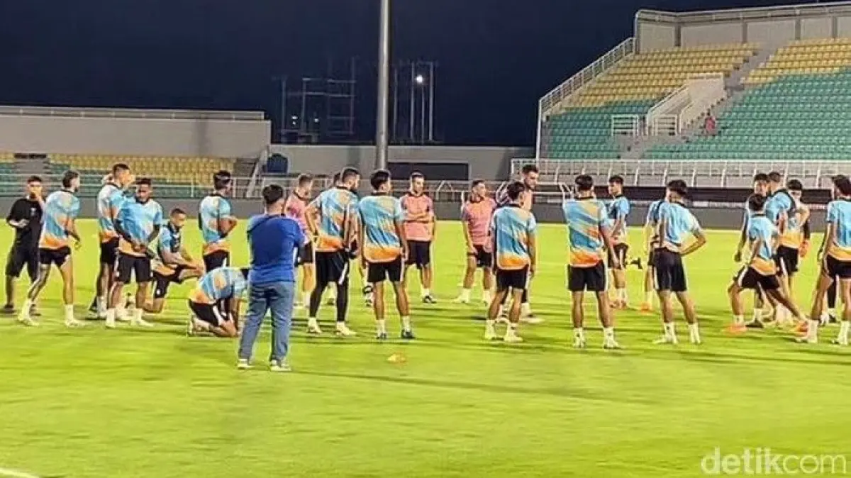 Foto: 21 pemain Persita menggelar ofisial traning di Stadion Gelora BJ Habibie jelang lawan PSM Makassar. (Ardiansyah/detikSulsel)