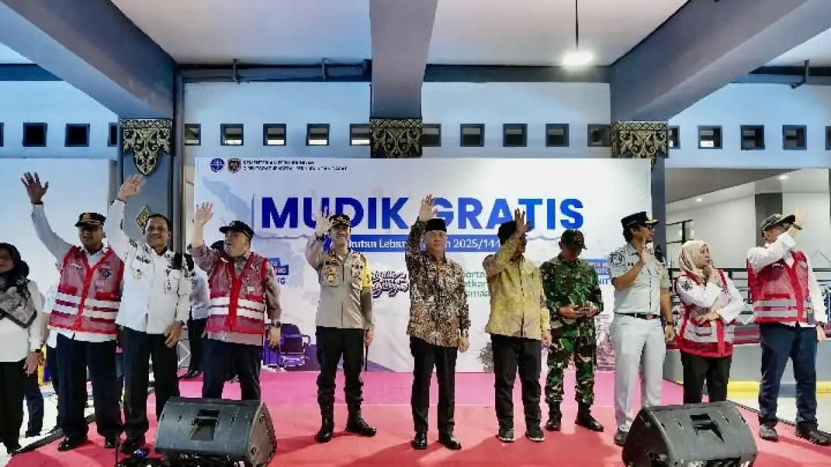 Menteri Perhubungan (Menhub) Dudy Purwagandhi melepas keberangkatan angkutan balik Mudik Gratis Kementerian Perhubungan dari terminal Giwangan, Yogyakarta, Sabtu, 5 April 2025. Dok. Kemenhub