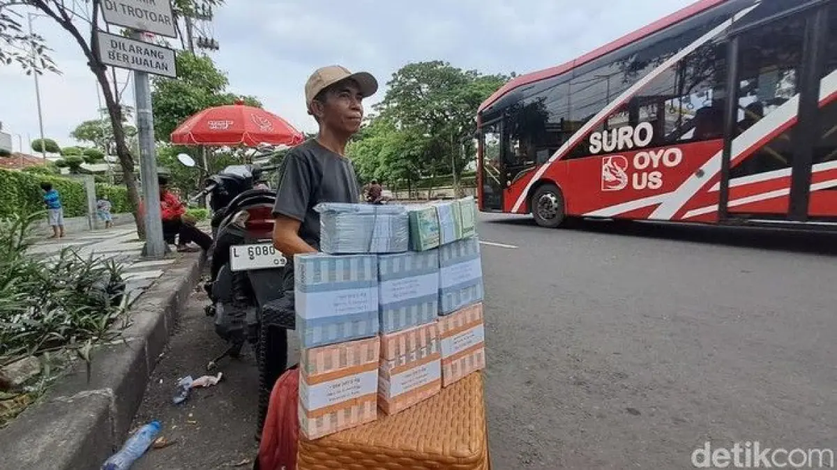 Jasa penukaran uang di Surabaya (Foto: Anastasia Trifena/detikJatim)