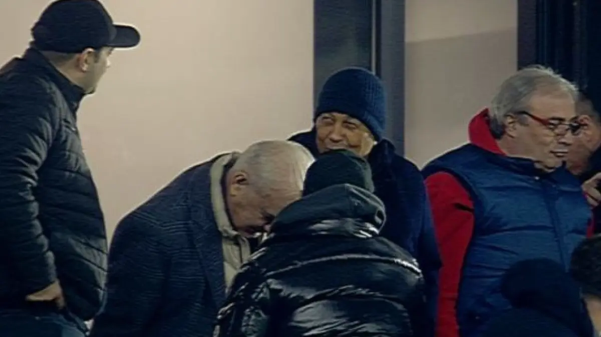 Mircea Lucescu hadir di tribun saat laga Rapid - Universitatea Craiova! / Foto: Digi Sport