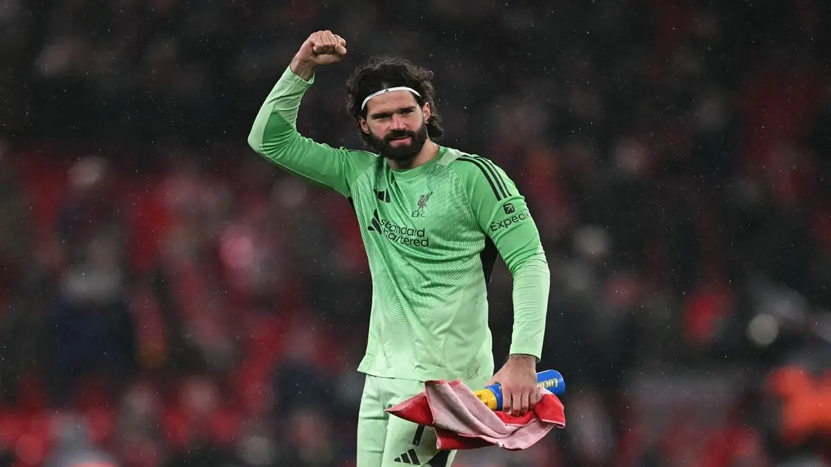 Keputusan Mendadak Arne Slot: Alisson Becker Ditinggal di Inggris Jelang Duel Liga Champions Kontra Galatasaray