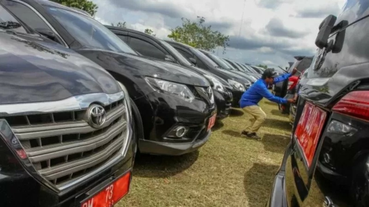 Ilustrasi Mobil Dinas. Foto: Antara