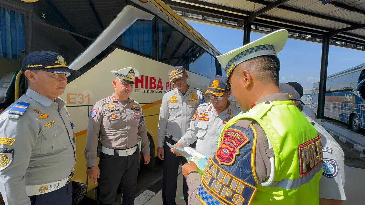 Polres Garut Gelar Inspeksi Ketat Bus dan Kru Jelang Lonjakan Pemudik 2026: Prioritas Keselamatan Transportasi Darat