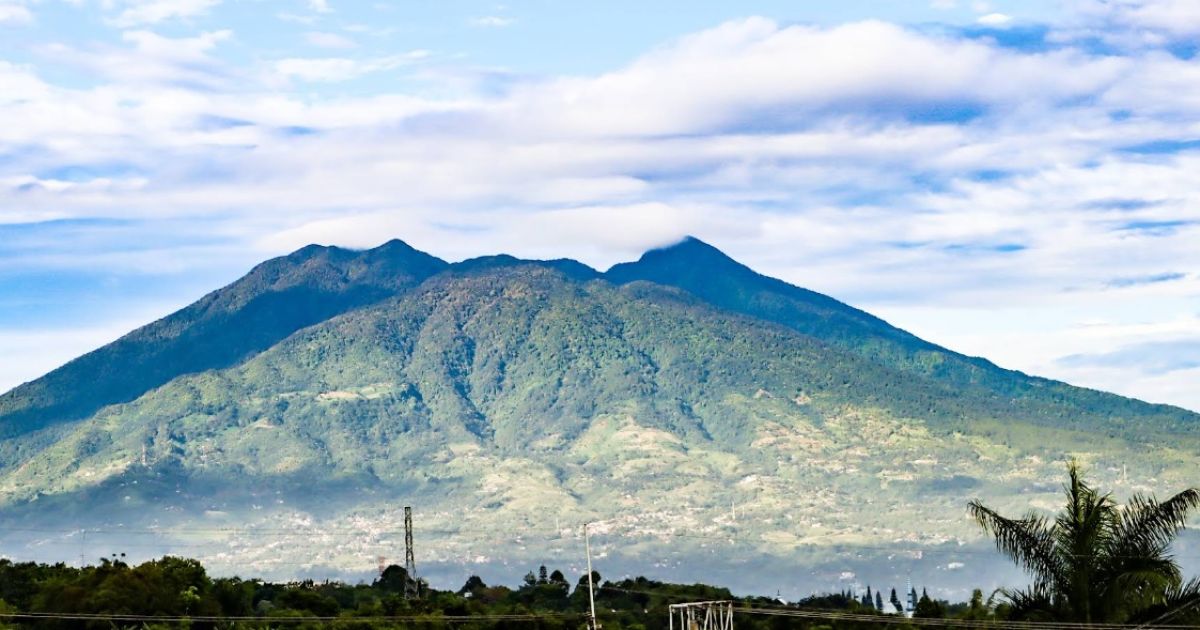 Gunung Salak. Foto : muncak.id