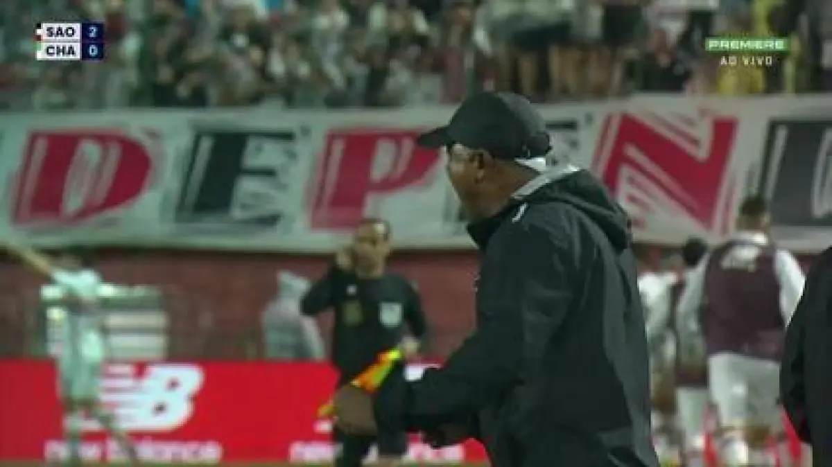 1 de 1Calleri mencetak gol kedua Tricolor melawan Chape — Foto: Marcos Ribolli