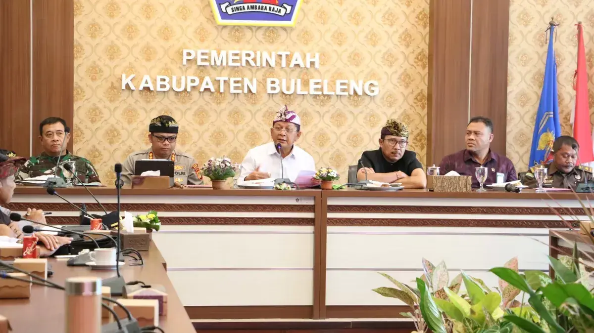 BAHAS NYEPI DAN IDUL FITRI: Suasana rapat koordinasi membahas kesiapan pelayanan publik menjalang libur panjang hari raya Nyepi dan Idul Fitri. (Pemkab Buleleng)
