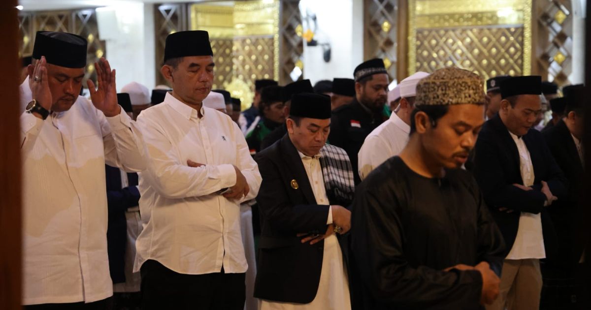 Bupati Bogor Rudy Susmanto I’tikaf dan Tahajud di Masjid Raya Nurul Wahton. Foto : Diskominfo