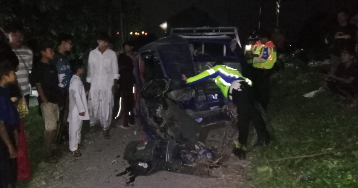 Kecelakaan Maut di Bogor: Kereta Rel Listrik Hantam Mobil Pickup di Perlintasan Liar Parungpanjang