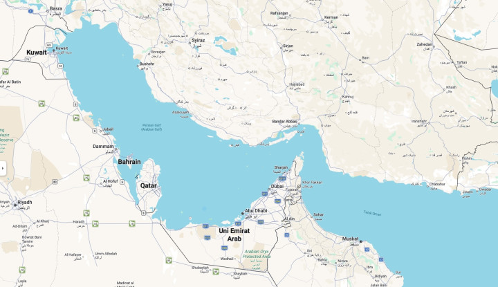 Eskalasi Ketegangan Maritim di Selat Hormuz: Respons Keras Teheran atas Manuver Armada AS