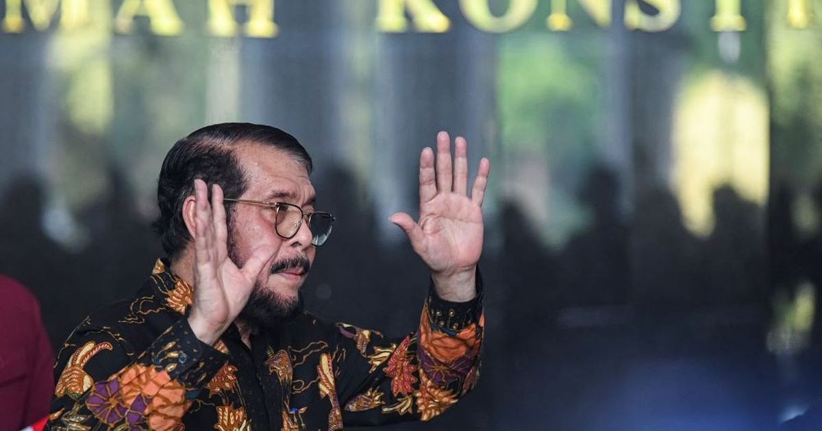 Momen emosional mewarnai sidang putusan MK saat Hakim Anwar Usman pamit undur diri. Ucapan perpisahan dan permintaan maafnya mengundang tanda tanya sekaligus rasa haru publik. (Dok ANTARA FOTO/M Risyal Hidayat)