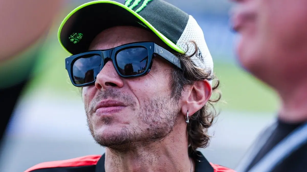 Analisis Valentino Rossi: Tekanan Marc Marquez dan Krisis Ban Belakang Hambat Performa Puncak Bagnaia