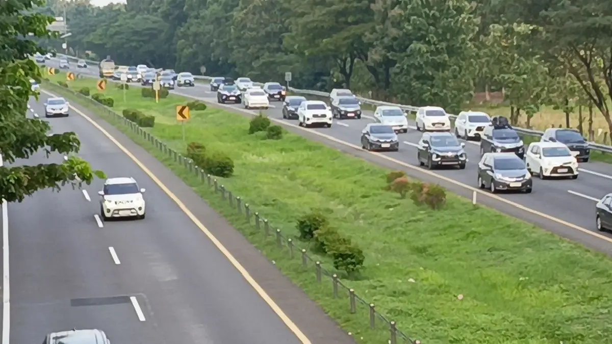 Rekayasa Lalu Lintas Darurat: One Way Berlaku di Tol Trans Jawa KM 132-70 Antisipasi Puncak Arus Balik