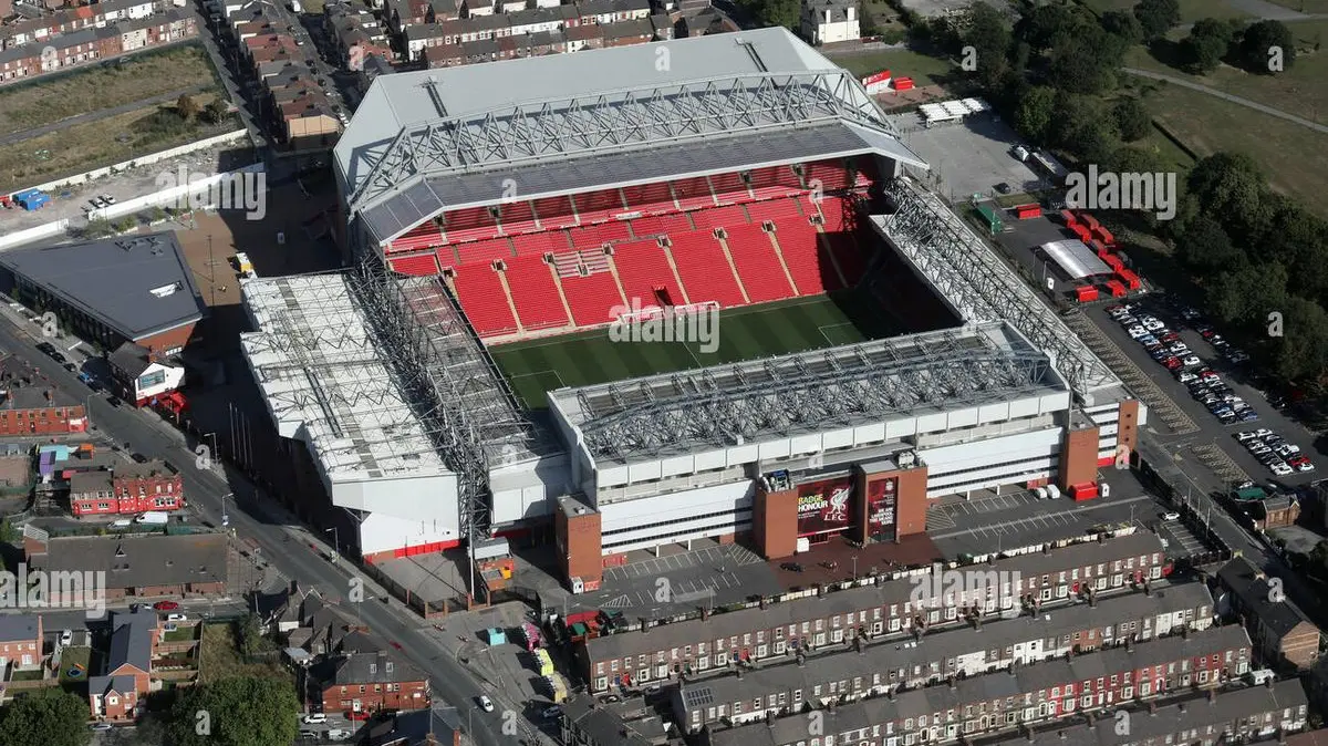 Strategi Belanja Besar Liverpool: Mendesak Pencarian Suksesor Mohamed Salah Pasca Kepergian Bintang