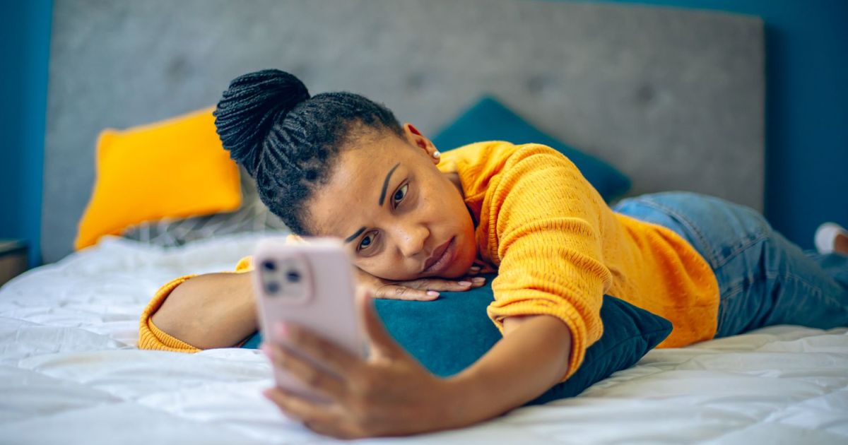 Waspada Jebakan Digital: Mengenali FOMO, Dampaknya pada Kesehatan Mental, dan Strategi Mengatasinya