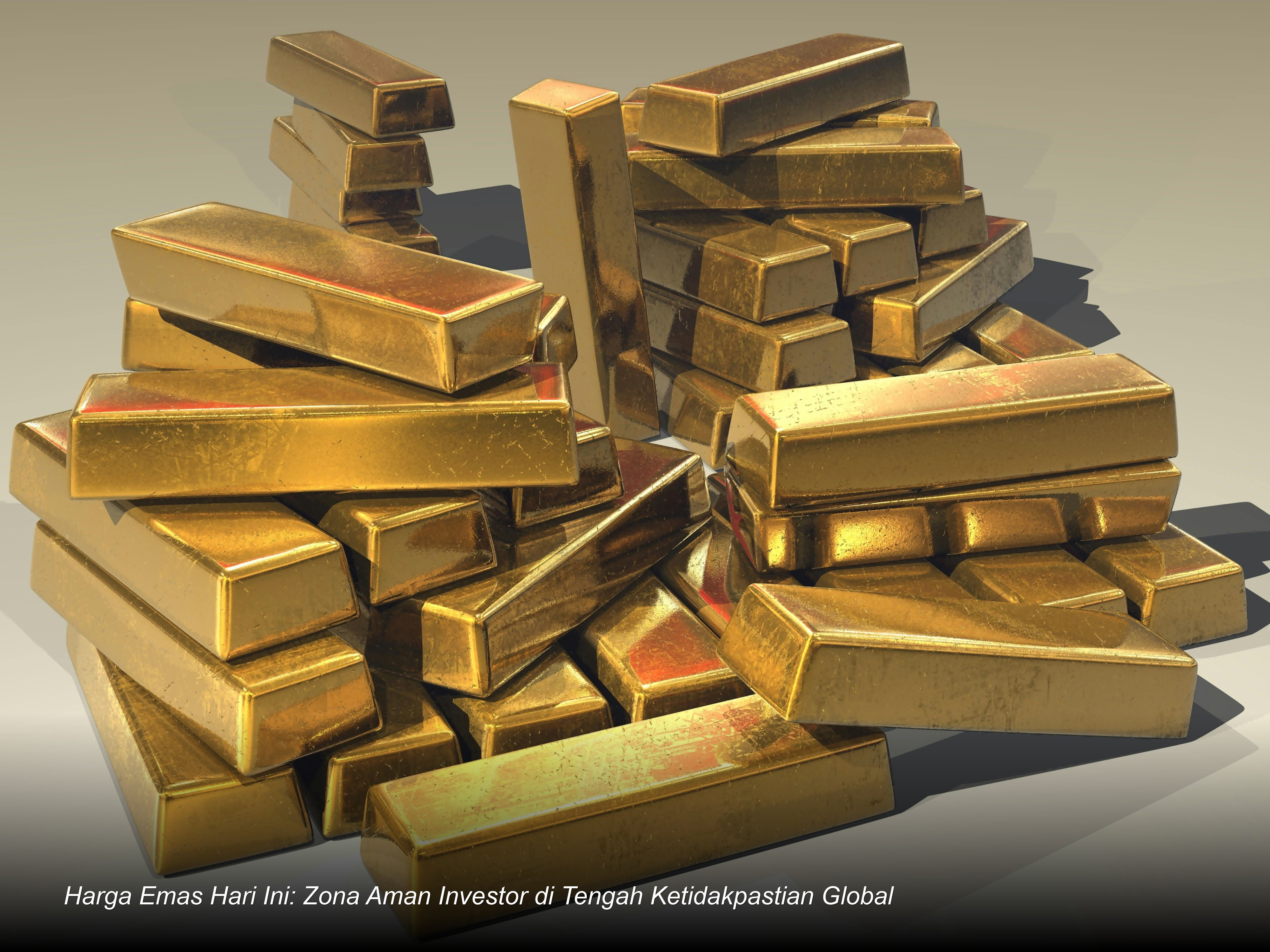 Tumpukan emas batangan Antam yang berkilauan diletakkan di atas grafik pergerakan harga logam mulia.