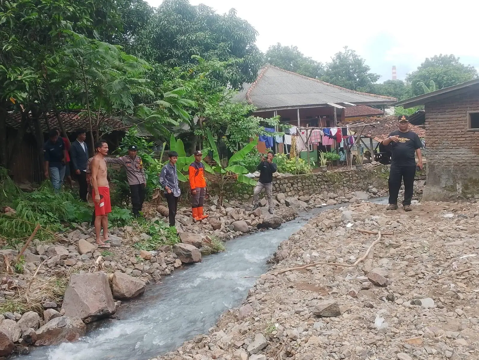 Banjir dan Longsor Terjang Simpenan, Empat Rumah Terendam dan Jalan Kabupaten Sempat Lumpuh