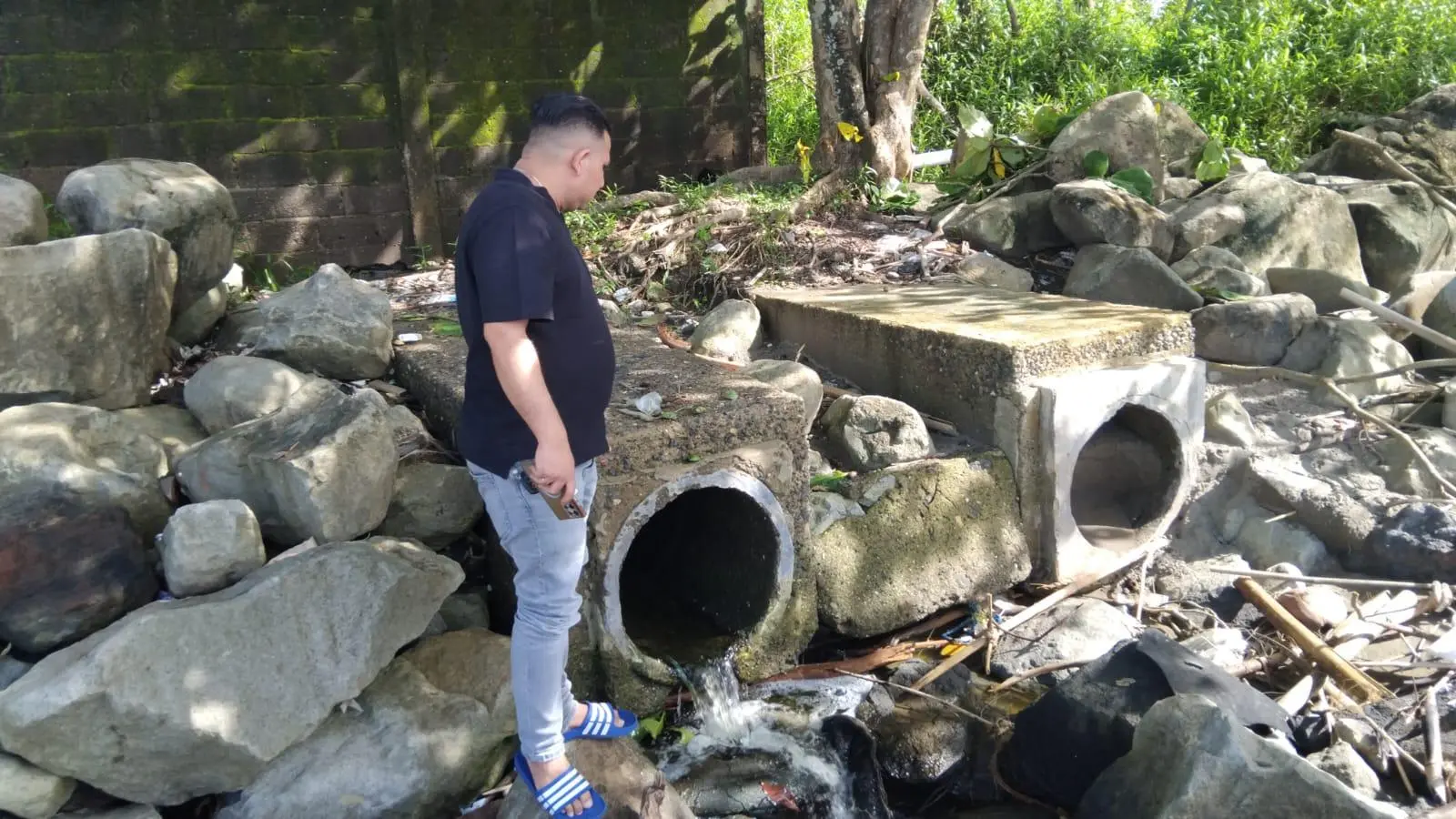 Ketua Komisi II DPRD Sukabumi Sidak Pesisir Cipatuguran, Temukan Indikasi Pencemaran dari Tambak Udang