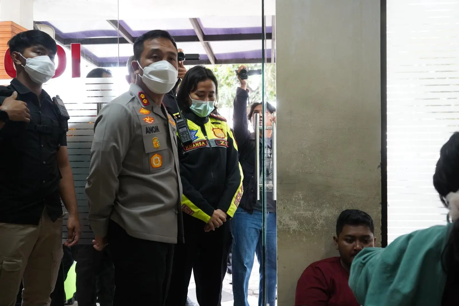 Pastikan Ditangani Dengan Baik, Kapolres Purwakarta Tinjau Kondisi Korban Kecelakaan KM 72 di RS Abdul Radjak