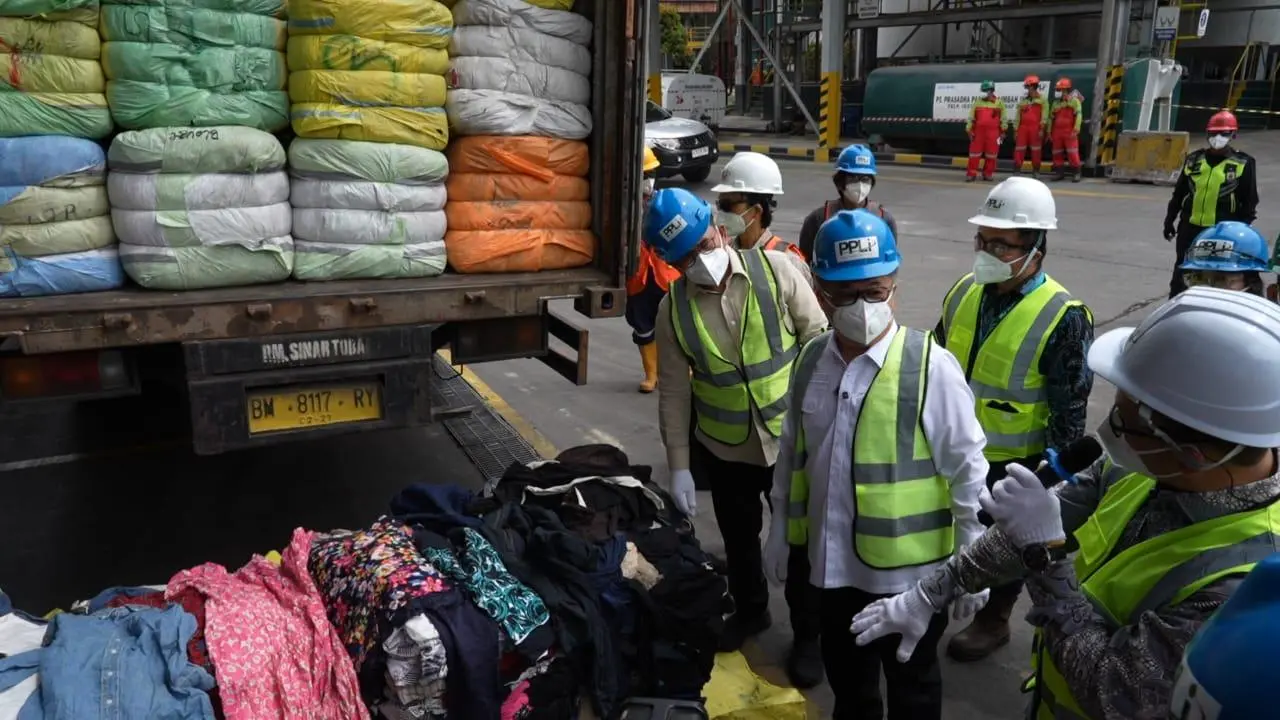 Mendag Musnahkan Balpres Pakaian Bekas Ilegal di PPLI, Tegaskan Komitmen Berantas Penyelundupan