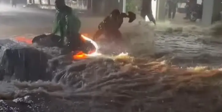 Hujan Deras Picu Banjir dan Longsor di Cisolok Sukabumi