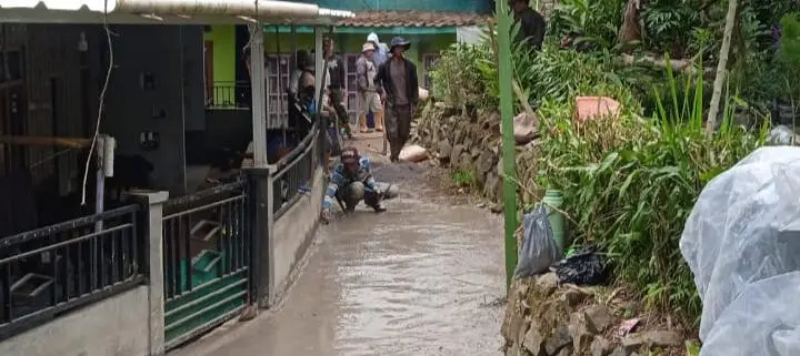 Jalan Gang di Desa Sukaluyu Mulus Berkat Dana Produksi Panas Bumi, Warga Ucapkan Terima Kasih kepada Kang DS