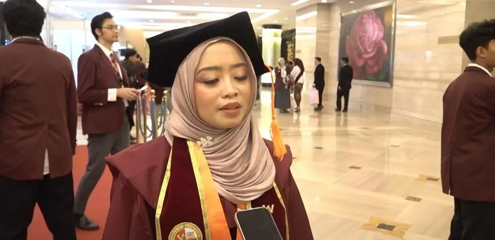 Aulia Yasmin, Pengantar Makanan Jadi Sarjana Terbaik UKRI yang Dikukuhkan Prabowo