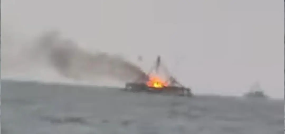 Bagan Ikan di Teluk Palabuhanratu Terbakar Disambar Petir