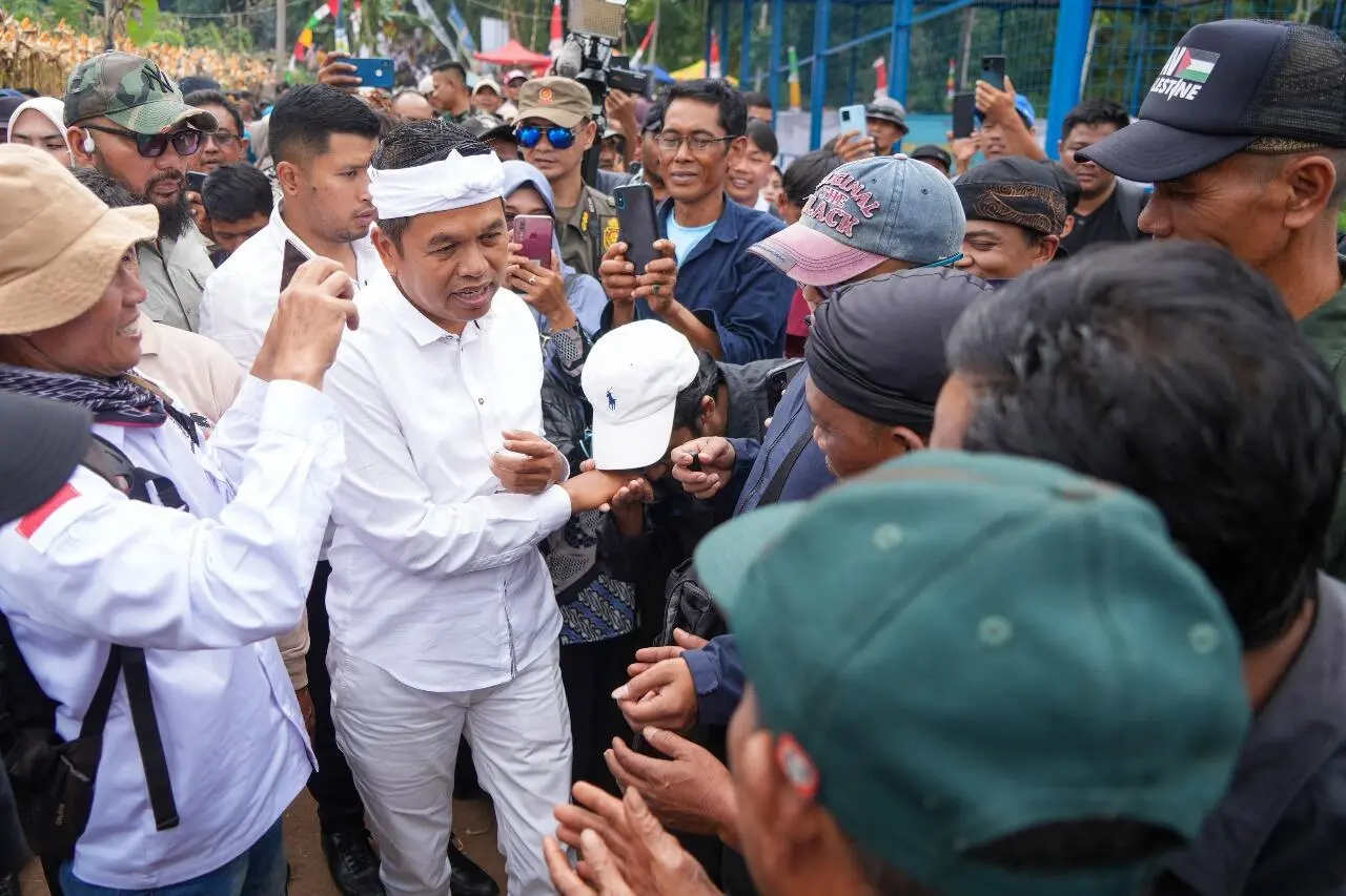 Gubernur Jabar Aktifkan Kembali Tradisi Gotong Royong dengan Gerakan Poe Ibu