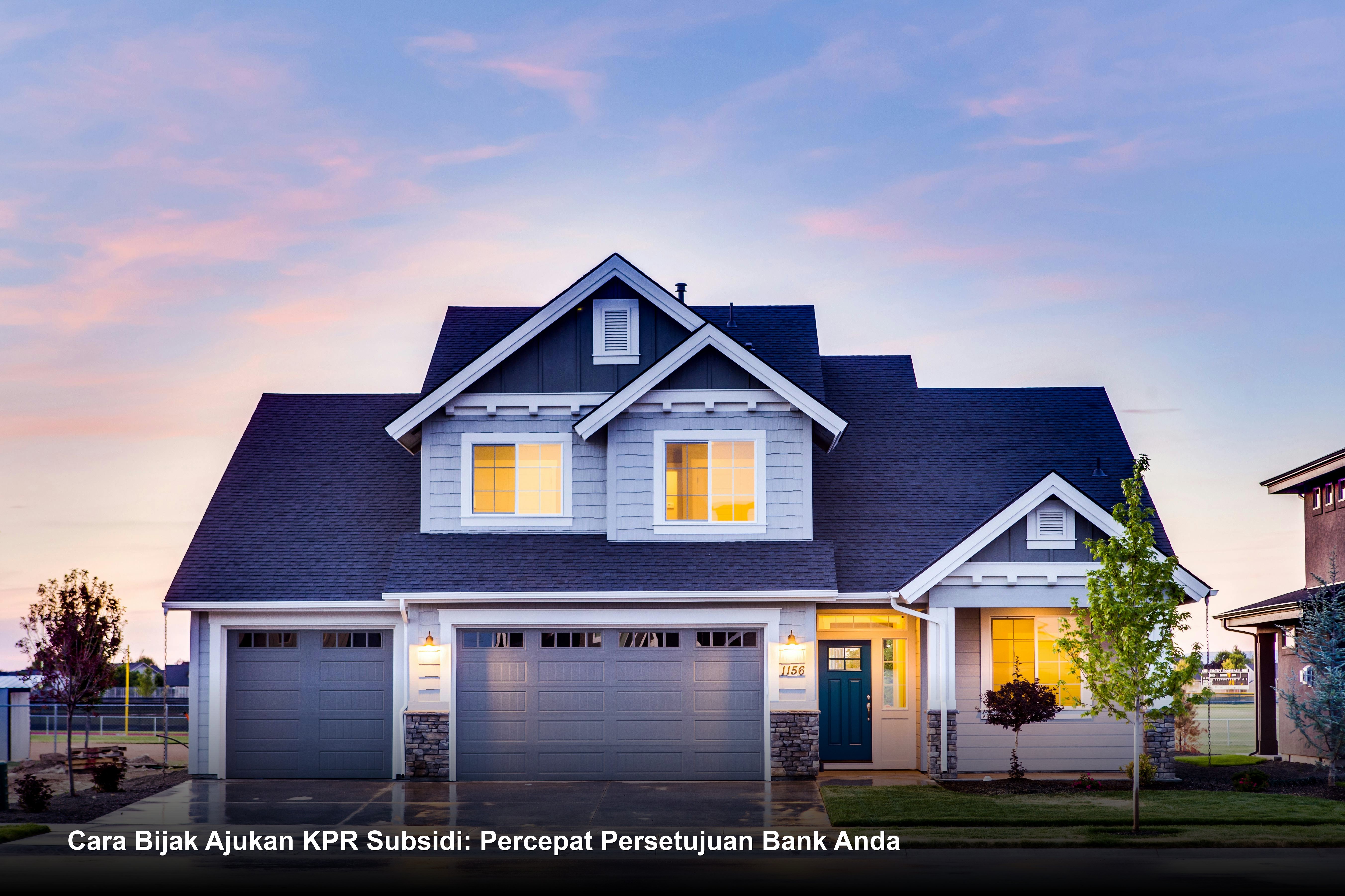 Seorang pasangan muda menandatangani dokumen akad kredit KPR Subsidi di hadapan petugas bank dengan latar belakang maket rumah minimalis modern.