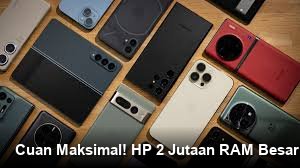 Tampilan visual beberapa model ponsel pintar dengan penekanan pada spesifikasi RAM yang besar di latar belakang.