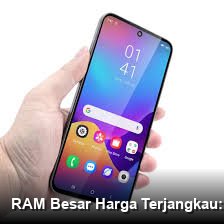 Tumpukan smartphone modern dengan fokus pada tampilan spesifikasi RAM yang besar di layar.