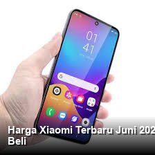 Tampilan elegan dari smartphone Xiaomi terbaru dengan bingkai tipis dan modul kamera menonjol, diposisikan di atas meja reflektif berwarna abu-abu studio.